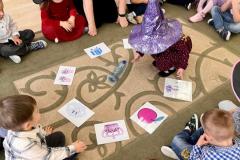 Krasnoludki na dywanie