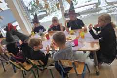 Wiewiórki słodki poczęstunek