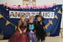 Wiewiórki trzy dziewczynki