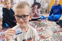 Jeżyki na dywanie wróżą