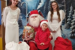 Muchomorki Mikołaj daje prezent