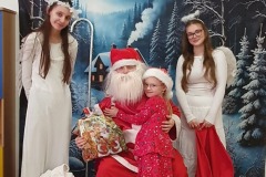 Muchomorki Mikołaj przytula