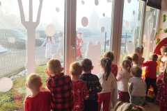 Zajączki wypatrują Mikołaja