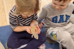 jaszczurka i dziewczynka